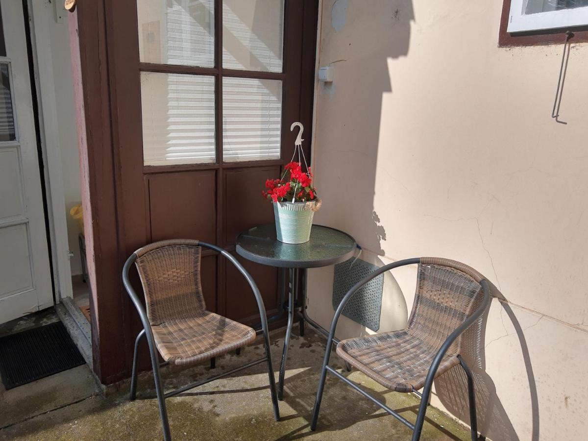 דירות פץ' A Charming Little Flat Just Above Szechenyi Square מראה חיצוני תמונה
