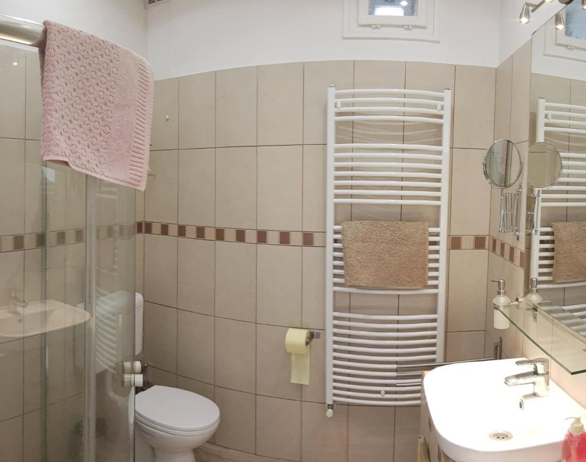 דירות פץ' A Charming Little Flat Just Above Szechenyi Square מראה חיצוני תמונה